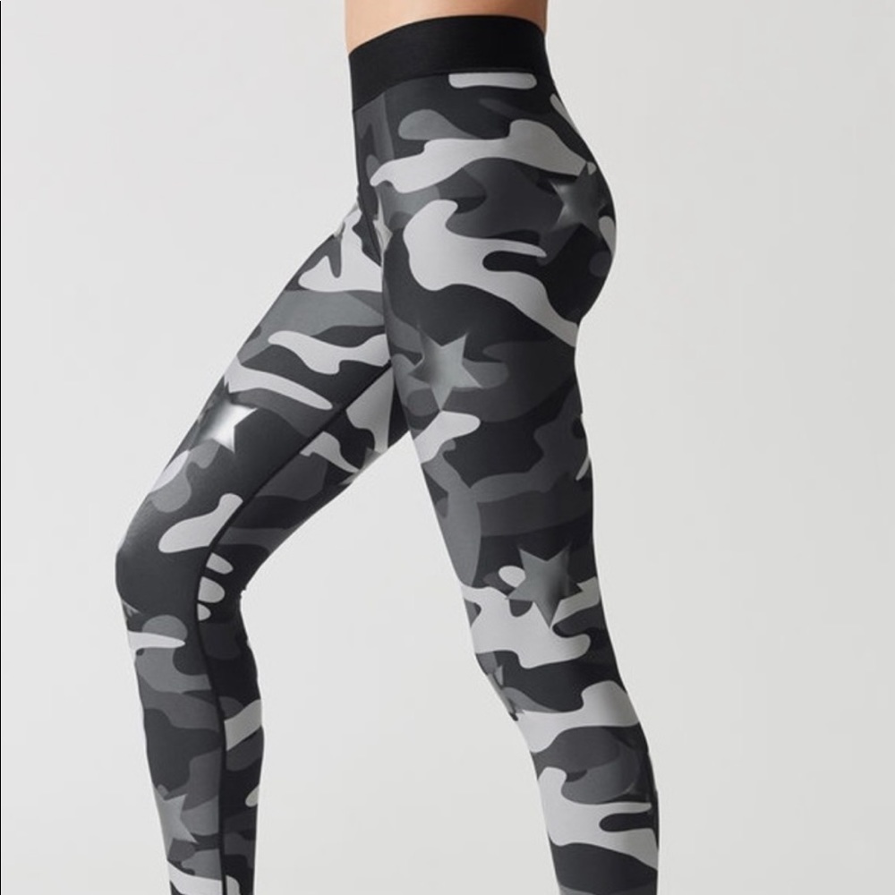 NWT Ultracor Ultra Camo Silk Knockout Leggings